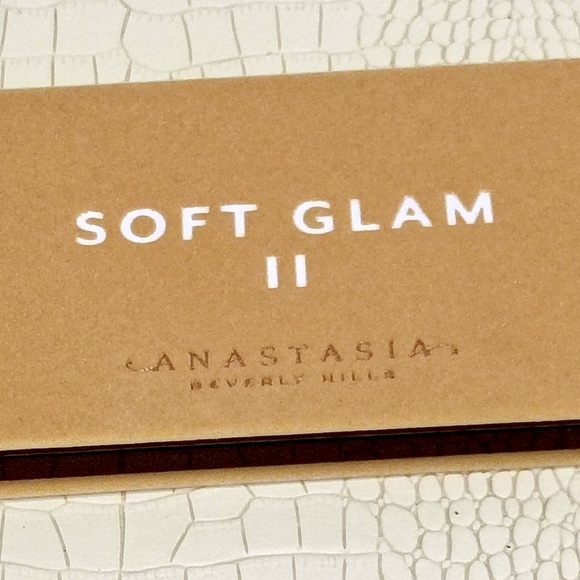 Anastasia Beverly Hills Mini Soft Glam II Eyeshadow Palette Brand New. - Picture 3 of 5